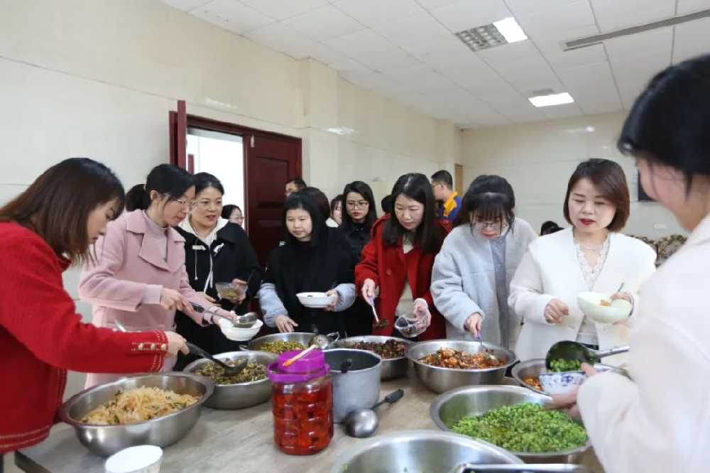 HJC黄金城动态，，2024年新闻案例，，售后培训服务-HJC黄金城--官网-HJC黄金城机械_掘进凿岩台车_混凝土湿喷台车_扒渣机-HJC黄金城