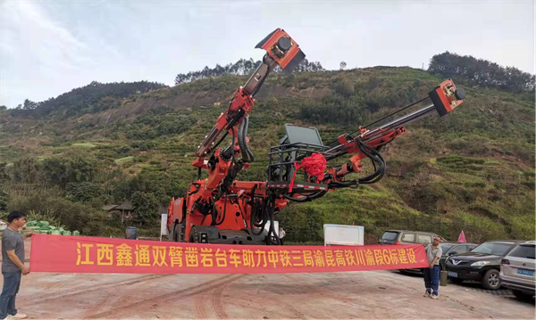 地下采矿装备，，，，，隧道凿岩台车，，，，，掘进钻车，，，，，地下工程设备案例-HJC黄金城--官网-HJC黄金城机械_掘进凿岩台车_混凝土湿喷台车_扒渣机-HJC黄金城