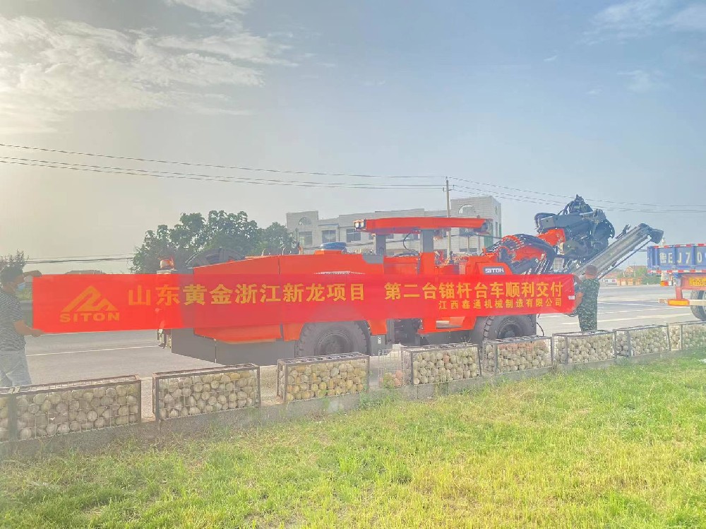 地下采矿装备，，，隧道凿岩台车，，，掘进钻车，，，地下工程设备案例-HJC黄金城--官网-HJC黄金城机械_掘进凿岩台车_混凝土湿喷台车_扒渣机-HJC黄金城