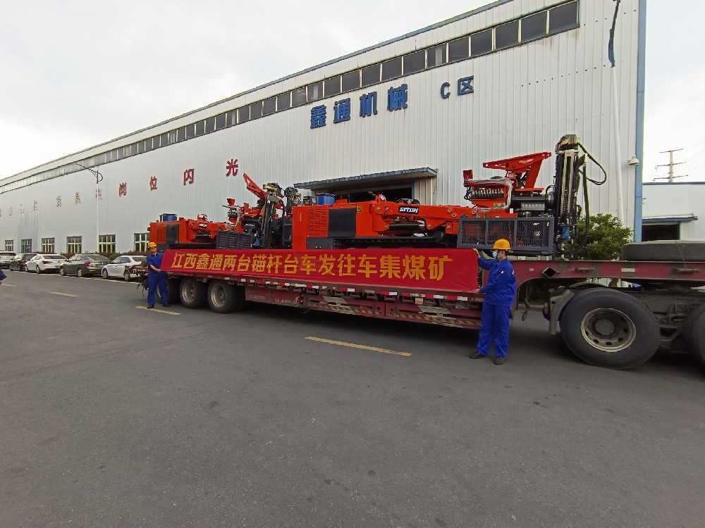 地下采矿装备，，，隧道凿岩台车，，，掘进钻车，，，地下工程设备案例-HJC黄金城--官网-HJC黄金城机械_掘进凿岩台车_混凝土湿喷台车_扒渣机-HJC黄金城