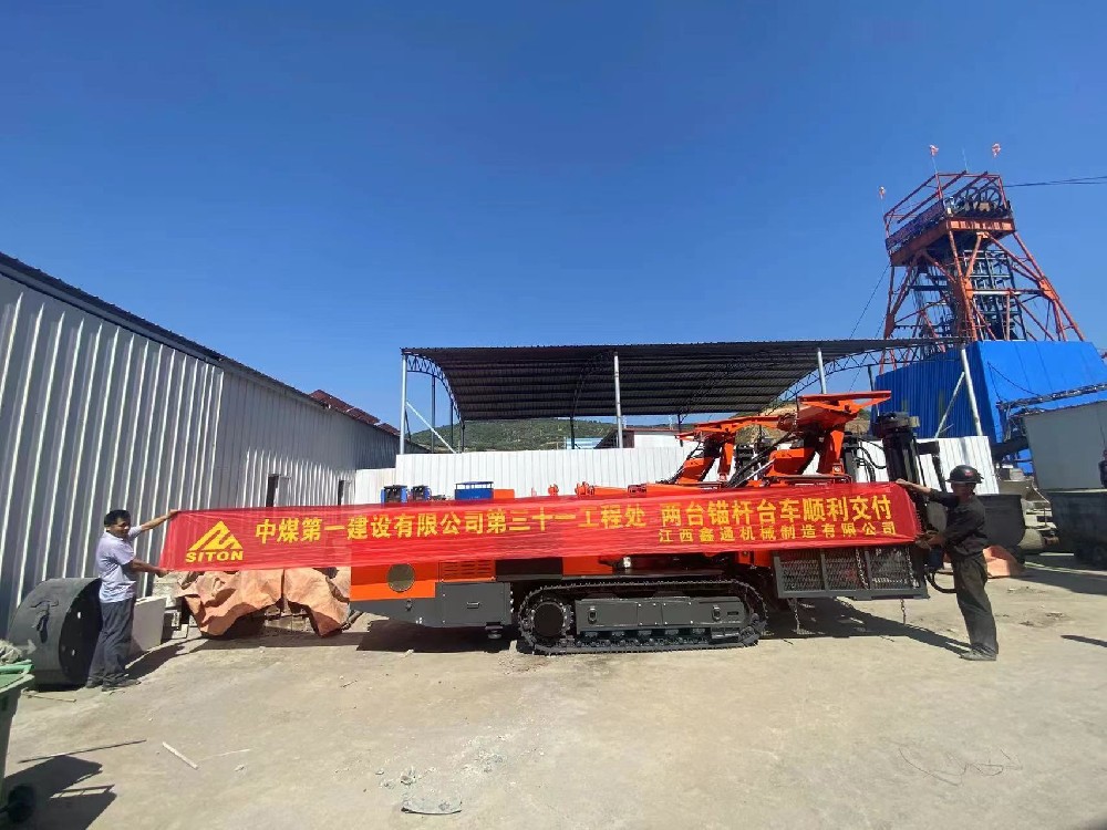 地下采矿装备，，，，隧道凿岩台车，，，，掘进钻车，，，，地下工程设备案例-HJC黄金城--官网-HJC黄金城机械_掘进凿岩台车_混凝土湿喷台车_扒渣机-HJC黄金城