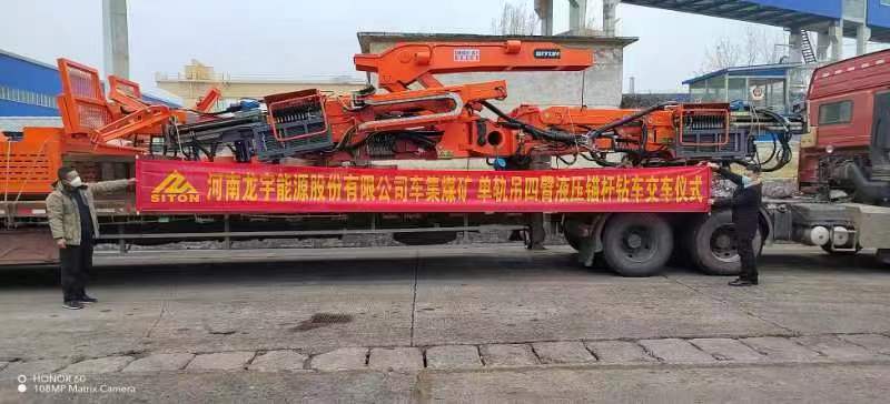 地下采矿装备，，，，隧道凿岩台车，，，，掘进钻车，，，，地下工程设备案例-HJC黄金城--官网-HJC黄金城机械_掘进凿岩台车_混凝土湿喷台车_扒渣机-HJC黄金城