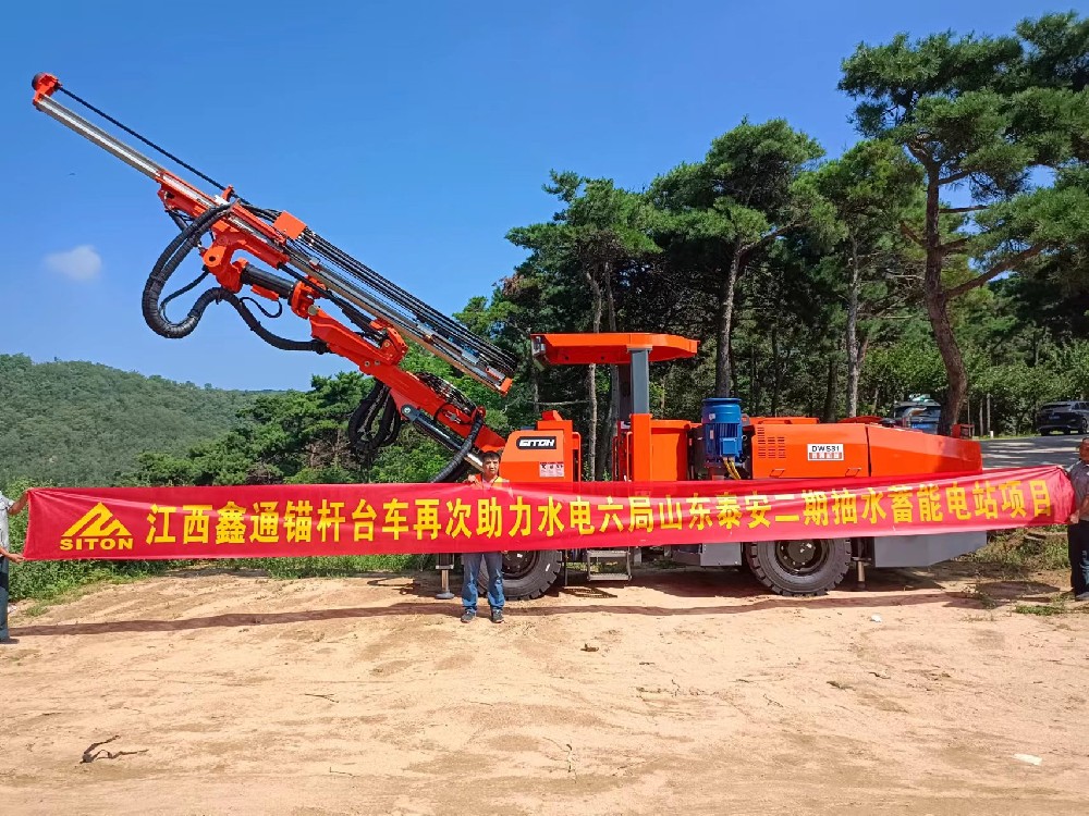 地下采矿装备，，，隧道凿岩台车，，，掘进钻车，，，地下工程设备案例-HJC黄金城--官网-HJC黄金城机械_掘进凿岩台车_混凝土湿喷台车_扒渣机-HJC黄金城