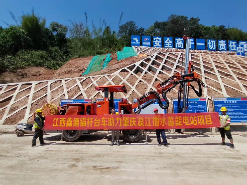 地下采矿装备，，，，，隧道凿岩台车，，，，，掘进钻车，，，，，地下工程设备案例-HJC黄金城--官网-HJC黄金城机械_掘进凿岩台车_混凝土湿喷台车_扒渣机-HJC黄金城
