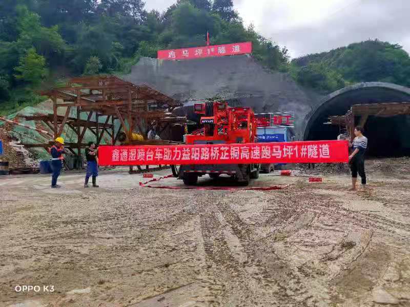 地下采矿装备，，，，，隧道凿岩台车，，，，，掘进钻车，，，，，地下工程设备案例-HJC黄金城--官网-HJC黄金城机械_掘进凿岩台车_混凝土湿喷台车_扒渣机-HJC黄金城
