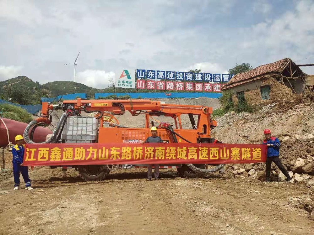 地下采矿装备，，，，，隧道凿岩台车，，，，，掘进钻车，，，，，地下工程设备案例-HJC黄金城--官网-HJC黄金城机械_掘进凿岩台车_混凝土湿喷台车_扒渣机-HJC黄金城