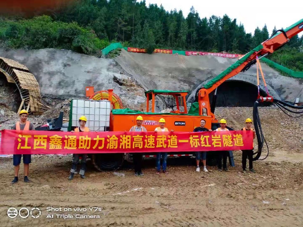 地下采矿装备，，，，，隧道凿岩台车，，，，，掘进钻车，，，，，地下工程设备案例-HJC黄金城--官网-HJC黄金城机械_掘进凿岩台车_混凝土湿喷台车_扒渣机-HJC黄金城