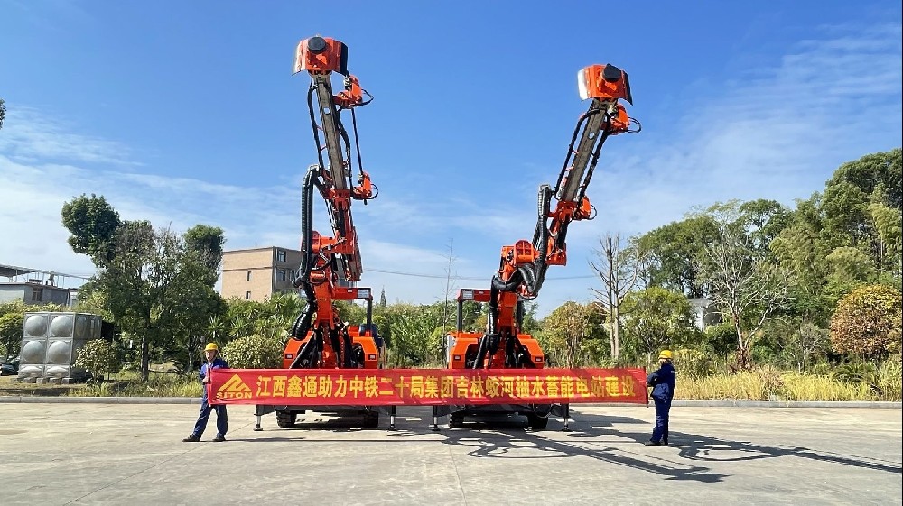 地下采矿装备，，，，，隧道凿岩台车，，，，，掘进钻车，，，，，地下工程设备案例-HJC黄金城--官网-HJC黄金城机械_掘进凿岩台车_混凝土湿喷台车_扒渣机-HJC黄金城