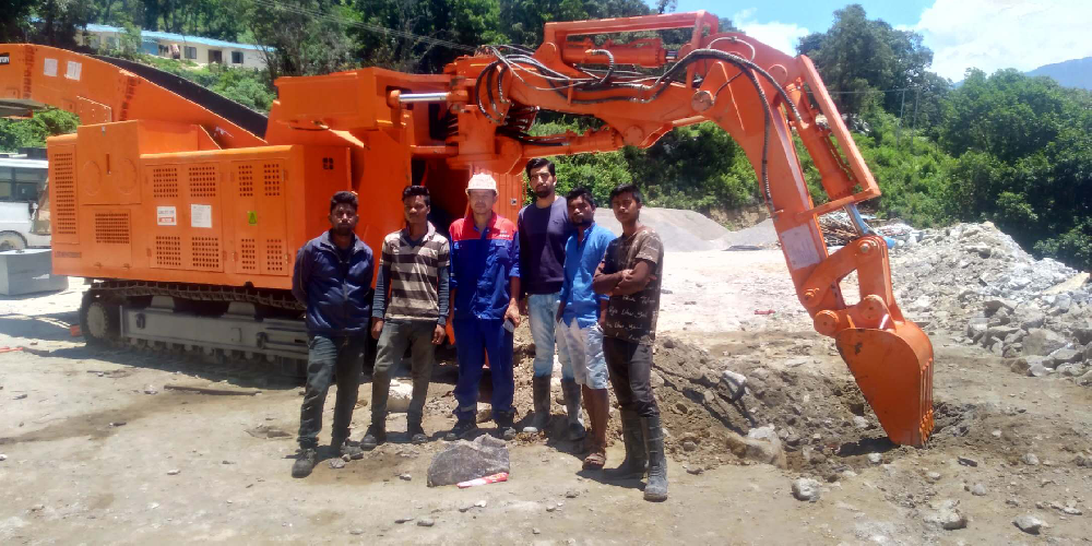 地下采矿装备，，，，，，隧道凿岩台车，，，，，，掘进钻车，，，，，，地下工程设备案例-HJC黄金城--官网-HJC黄金城机械_掘进凿岩台车_混凝土湿喷台车_扒渣机-HJC黄金城