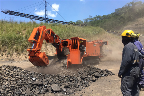地下采矿装备，，，隧道凿岩台车，，，掘进钻车，，，地下工程设备案例-HJC黄金城--官网-HJC黄金城机械_掘进凿岩台车_混凝土湿喷台车_扒渣机-HJC黄金城