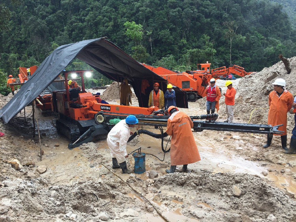 地下采矿装备，，，隧道凿岩台车，，，掘进钻车，，，地下工程设备案例-HJC黄金城--官网-HJC黄金城机械_掘进凿岩台车_混凝土湿喷台车_扒渣机-HJC黄金城