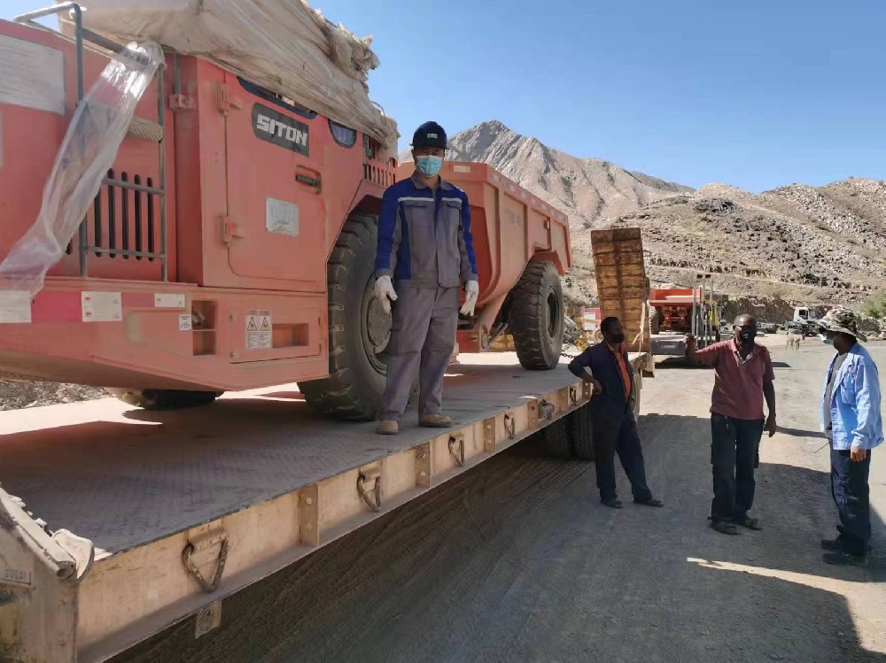 地下采矿装备，，，隧道凿岩台车，，，掘进钻车，，，地下工程设备案例-HJC黄金城--官网-HJC黄金城机械_掘进凿岩台车_混凝土湿喷台车_扒渣机-HJC黄金城