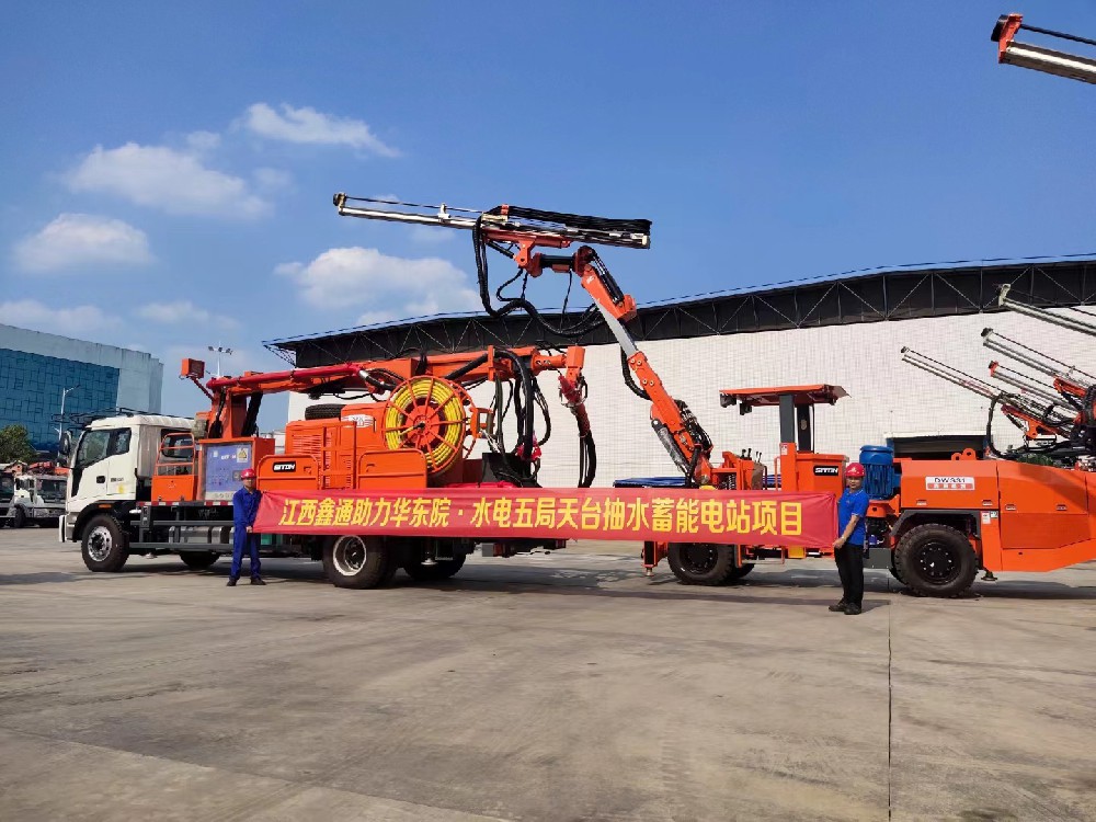 地下采矿装备，，，，隧道凿岩台车，，，，掘进钻车，，，，地下工程设备案例-HJC黄金城--官网-HJC黄金城机械_掘进凿岩台车_混凝土湿喷台车_扒渣机-HJC黄金城