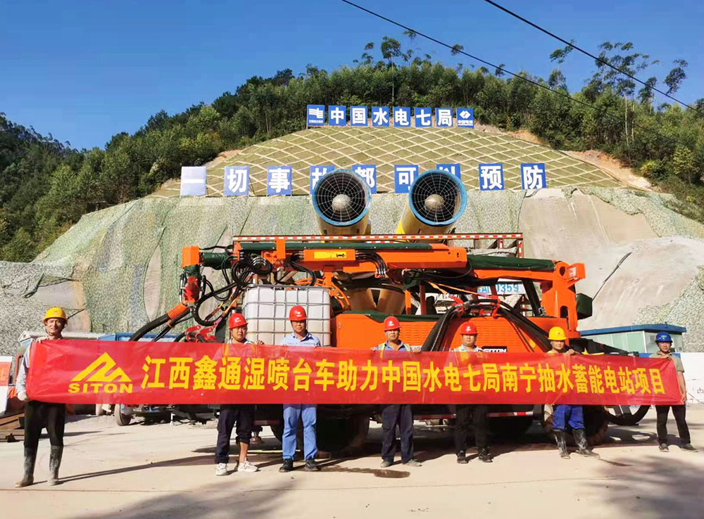 地下采矿装备，，，隧道凿岩台车，，，掘进钻车，，，地下工程设备案例-HJC黄金城--官网-HJC黄金城机械_掘进凿岩台车_混凝土湿喷台车_扒渣机-HJC黄金城