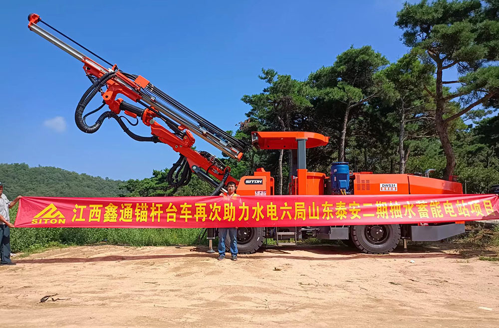 地下采矿装备，，，隧道凿岩台车，，，掘进钻车，，，地下工程设备案例-HJC黄金城--官网-HJC黄金城机械_掘进凿岩台车_混凝土湿喷台车_扒渣机-HJC黄金城