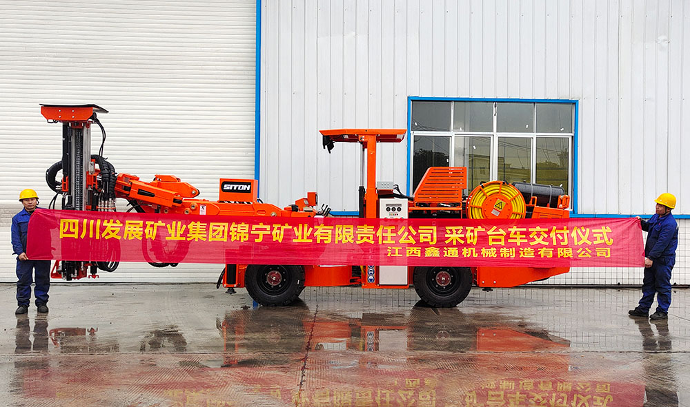 地下采矿装备，，，，，，隧道凿岩台车，，，，，，掘进钻车，，，，，，地下工程设备案例-HJC黄金城--官网-HJC黄金城机械_掘进凿岩台车_混凝土湿喷台车_扒渣机-HJC黄金城