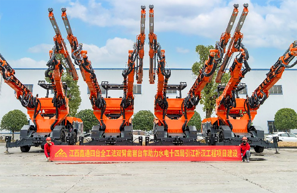 地下采矿装备，，，，隧道凿岩台车，，，，掘进钻车，，，，地下工程设备案例-HJC黄金城--官网-HJC黄金城机械_掘进凿岩台车_混凝土湿喷台车_扒渣机-HJC黄金城