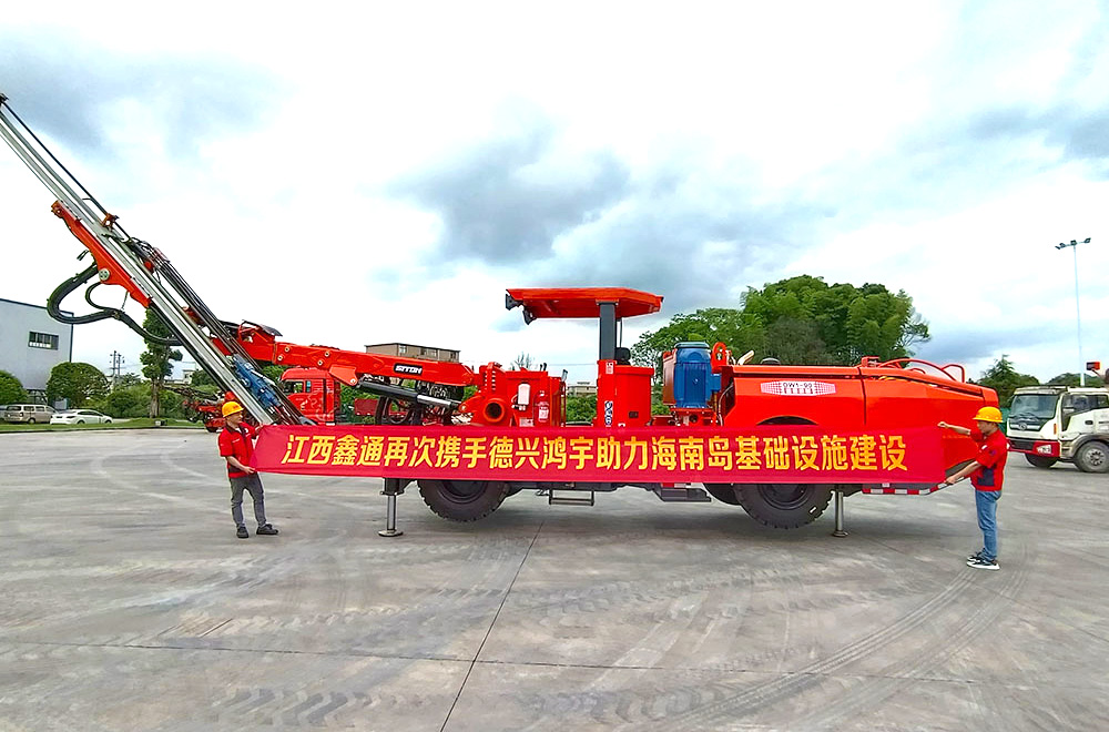 地下采矿装备，，，隧道凿岩台车，，，掘进钻车，，，地下工程设备案例-HJC黄金城--官网-HJC黄金城机械_掘进凿岩台车_混凝土湿喷台车_扒渣机-HJC黄金城