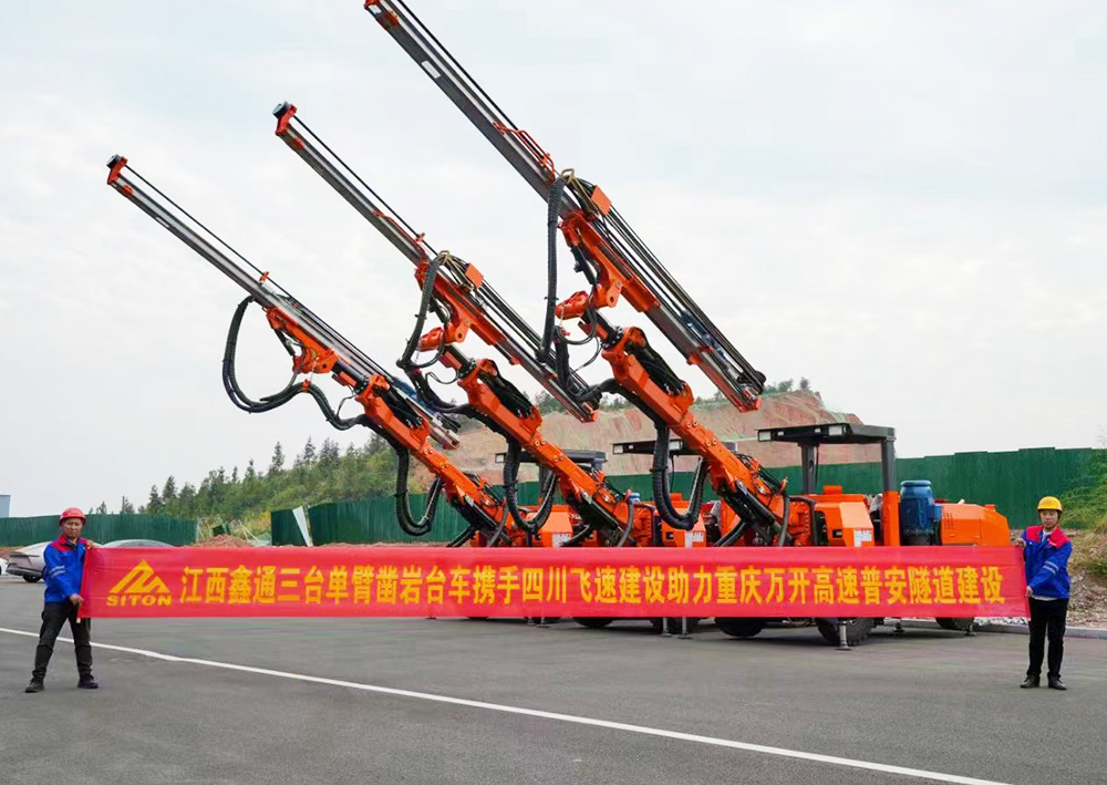 地下采矿装备，，，，，，隧道凿岩台车，，，，，，掘进钻车，，，，，，地下工程设备案例-HJC黄金城--官网-HJC黄金城机械_掘进凿岩台车_混凝土湿喷台车_扒渣机-HJC黄金城