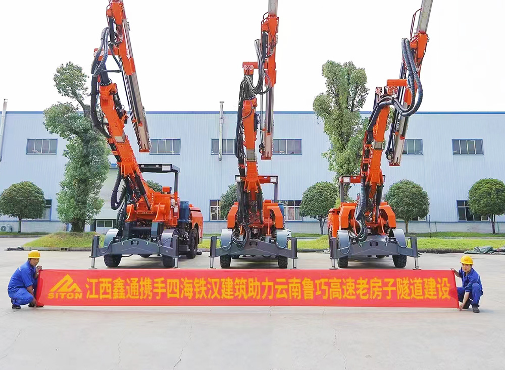 地下采矿装备，，，，隧道凿岩台车，，，，掘进钻车，，，，地下工程设备案例-HJC黄金城--官网-HJC黄金城机械_掘进凿岩台车_混凝土湿喷台车_扒渣机-HJC黄金城