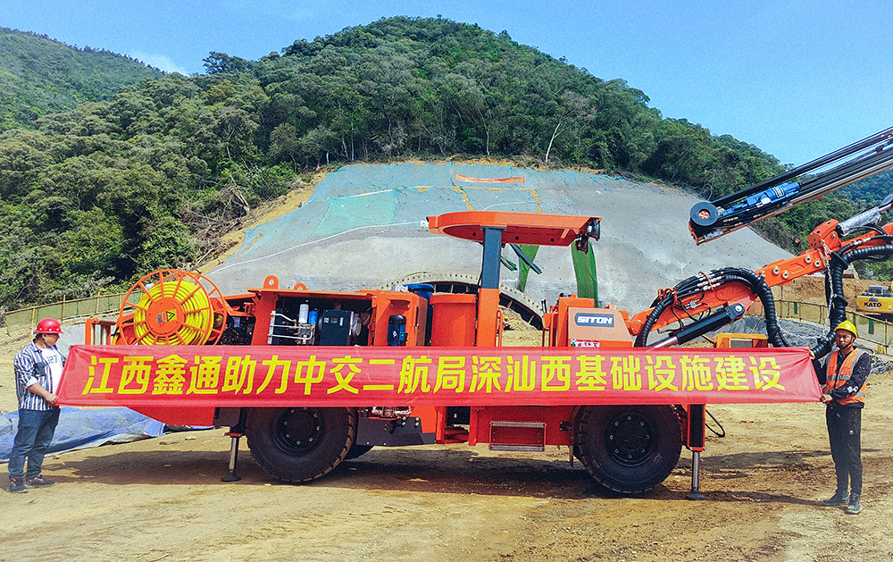地下采矿装备，，，，，隧道凿岩台车，，，，，掘进钻车，，，，，地下工程设备案例-HJC黄金城--官网-HJC黄金城机械_掘进凿岩台车_混凝土湿喷台车_扒渣机-HJC黄金城