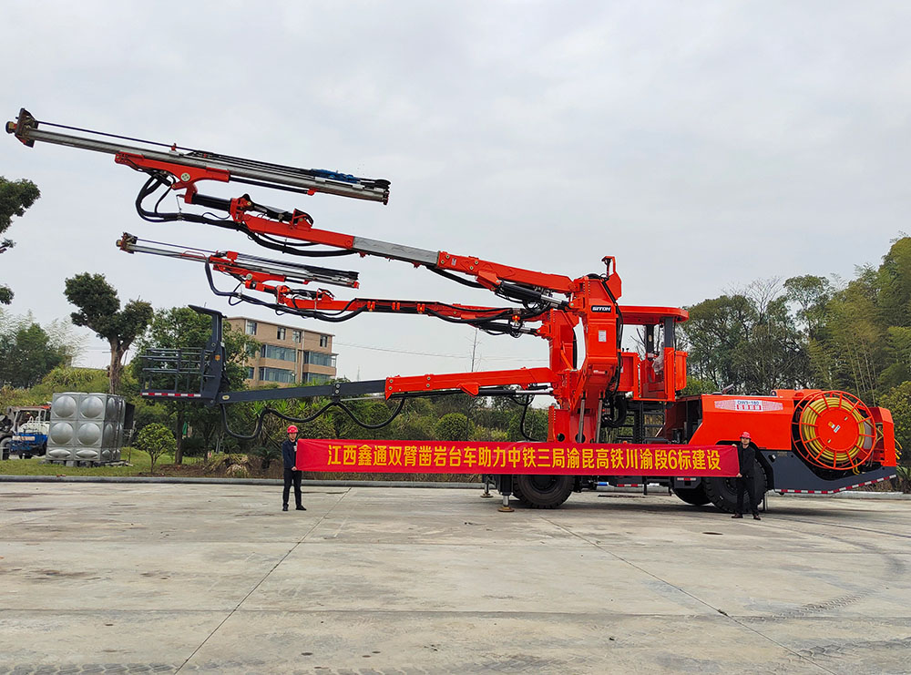 地下采矿装备，，，隧道凿岩台车，，，掘进钻车，，，地下工程设备案例-HJC黄金城--官网-HJC黄金城机械_掘进凿岩台车_混凝土湿喷台车_扒渣机-HJC黄金城