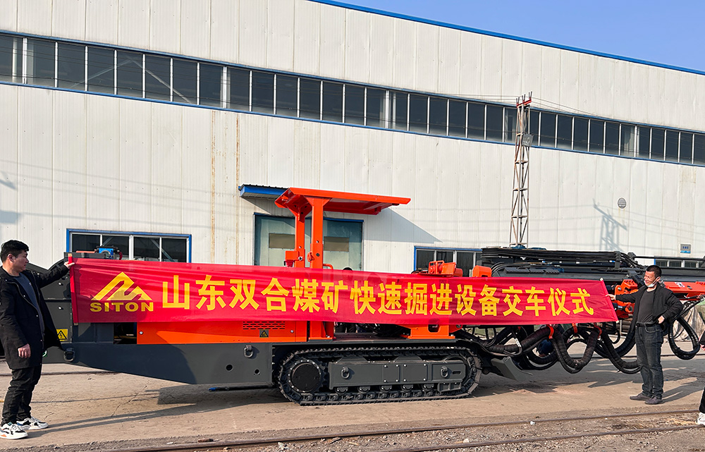 地下采矿装备，，，，隧道凿岩台车，，，，掘进钻车，，，，地下工程设备案例-HJC黄金城--官网-HJC黄金城机械_掘进凿岩台车_混凝土湿喷台车_扒渣机-HJC黄金城