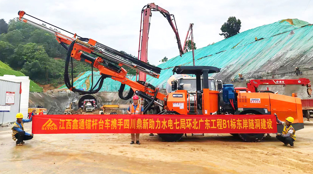 地下采矿装备，，，，，隧道凿岩台车，，，，，掘进钻车，，，，，地下工程设备案例-HJC黄金城--官网-HJC黄金城机械_掘进凿岩台车_混凝土湿喷台车_扒渣机-HJC黄金城