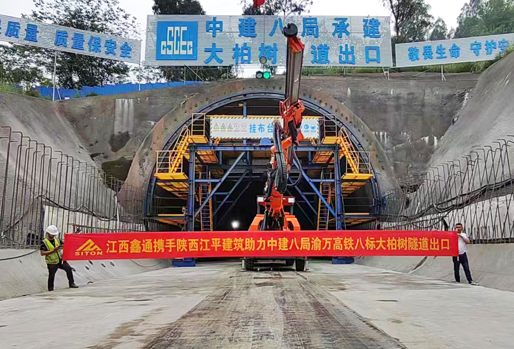 地下采矿装备，，，，，，隧道凿岩台车，，，，，，掘进钻车，，，，，，地下工程设备案例-HJC黄金城--官网-HJC黄金城机械_掘进凿岩台车_混凝土湿喷台车_扒渣机-HJC黄金城