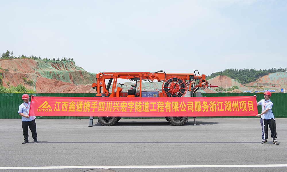 地下采矿装备，，，，，，隧道凿岩台车，，，，，，掘进钻车，，，，，，地下工程设备案例-HJC黄金城--官网-HJC黄金城机械_掘进凿岩台车_混凝土湿喷台车_扒渣机-HJC黄金城