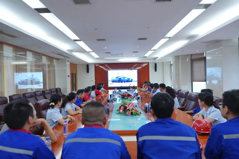 致敬强国荣光，，凝聚企业继续|江西HJC黄金城党支部组织整体寓目抗战胜利80周年阅兵仪式-HJC黄金城动态-HJC黄金城--官网-HJC黄金城机械_掘进凿岩台车_混凝土湿喷台车_扒渣机-HJC黄金城