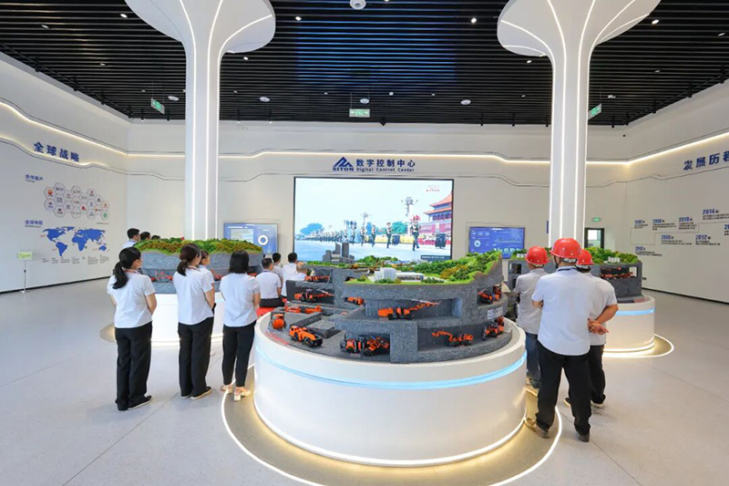 致敬强国荣光，，凝聚企业继续|江西HJC黄金城党支部组织整体寓目抗战胜利80周年阅兵仪式-HJC黄金城动态-HJC黄金城--官网-HJC黄金城机械_掘进凿岩台车_混凝土湿喷台车_扒渣机-HJC黄金城