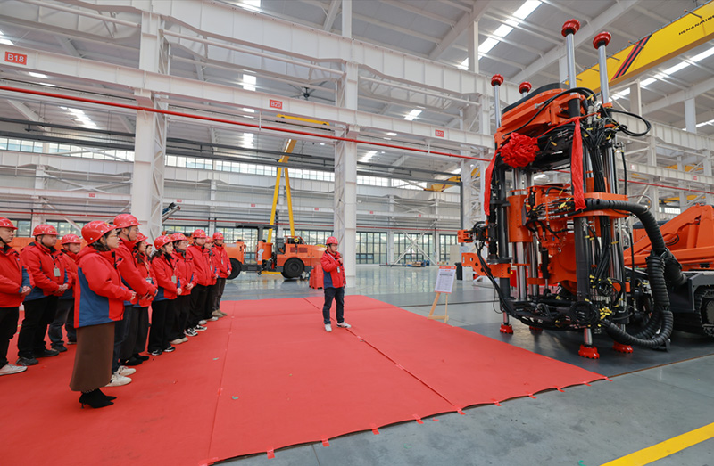 新品下线！江西HJC黄金城 ATM-1000L 切割天井钻机-HJC黄金城动态-HJC黄金城--官网-HJC黄金城机械_掘进凿岩台车_混凝土湿喷台车_扒渣机-HJC黄金城