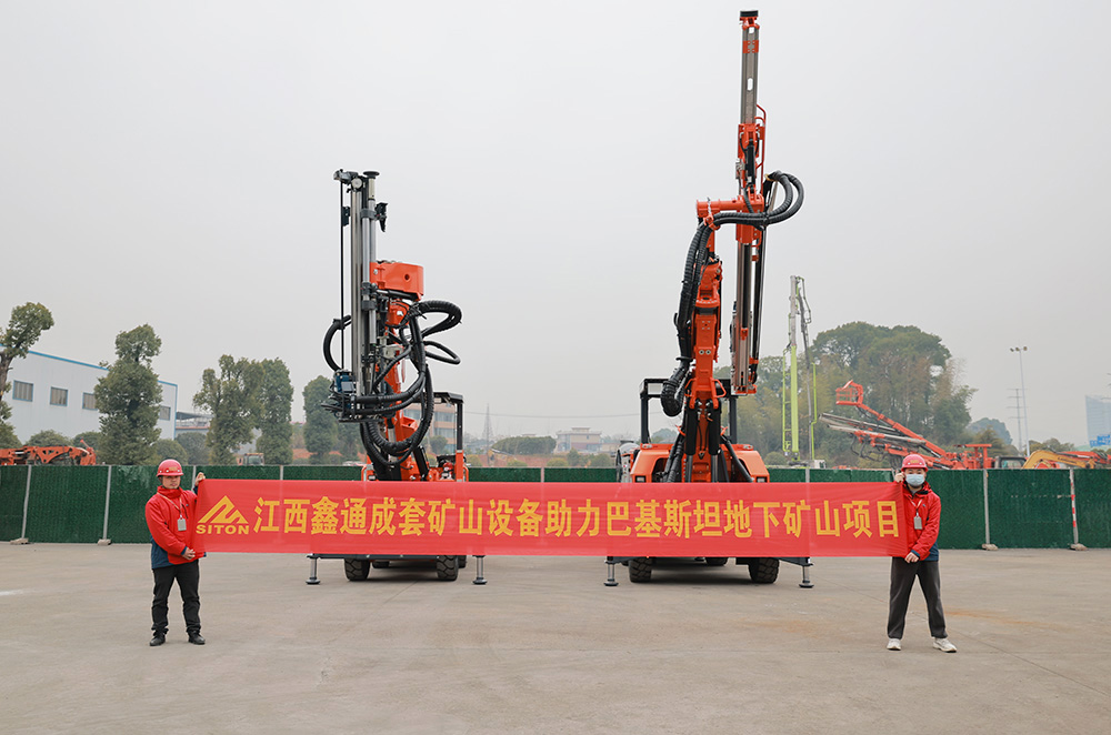 地下采矿装备，，，，隧道凿岩台车，，，，掘进钻车，，，，地下工程设备案例-HJC黄金城--官网-HJC黄金城机械_掘进凿岩台车_混凝土湿喷台车_扒渣机-HJC黄金城